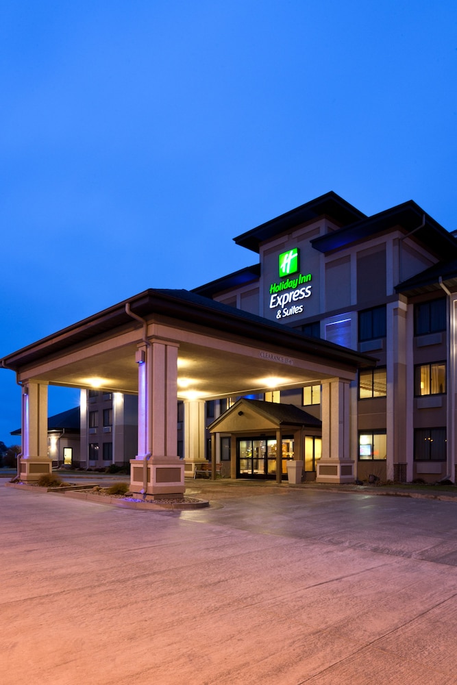 Holiday Inn Express & Suites Worthington by IHG - photo 38
