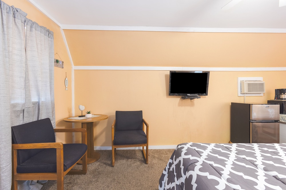 Parkside Motel by OYO Meadville Conneaut Lake - photo 35