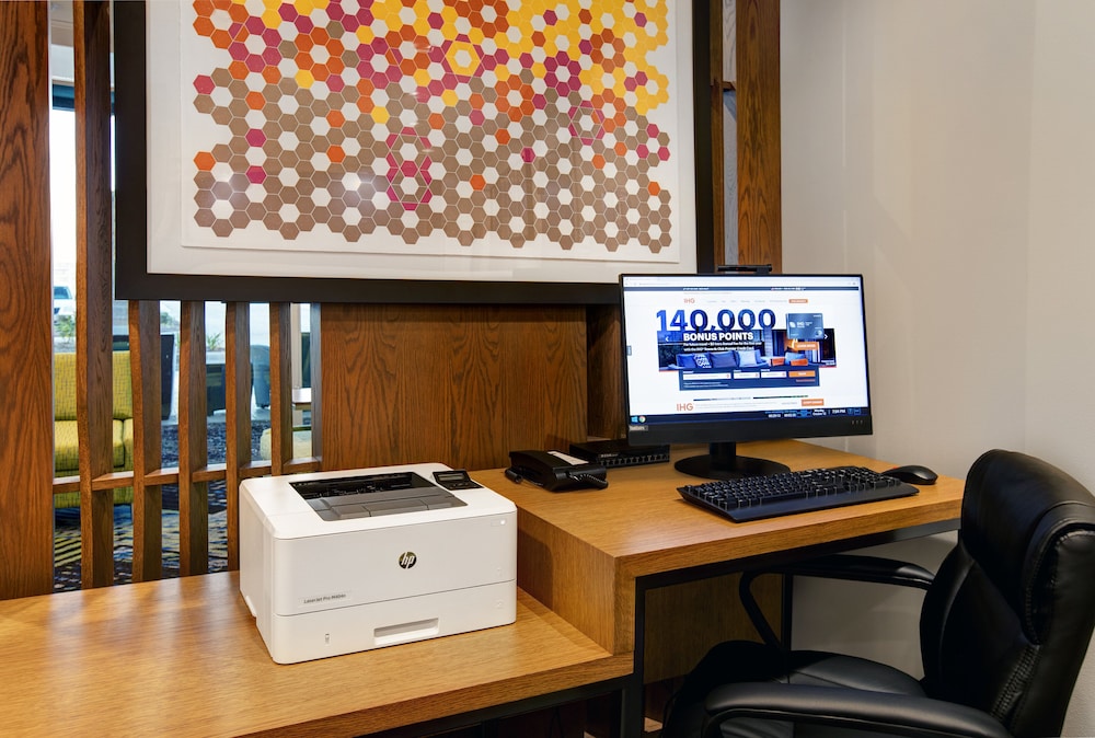 Holiday Inn Express & Suites Milwaukee Brookfield by IHG - photo 32