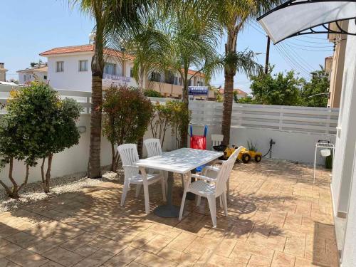 Villa Diana 200 Meters From Kapparis Fireman's Beach — 4-Star Luxury Hotel in Paralimni, Cyprus