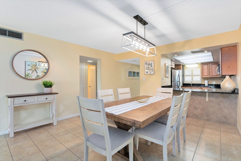 Cocoa Beach Towers by Happy Palm Stays - photo 10