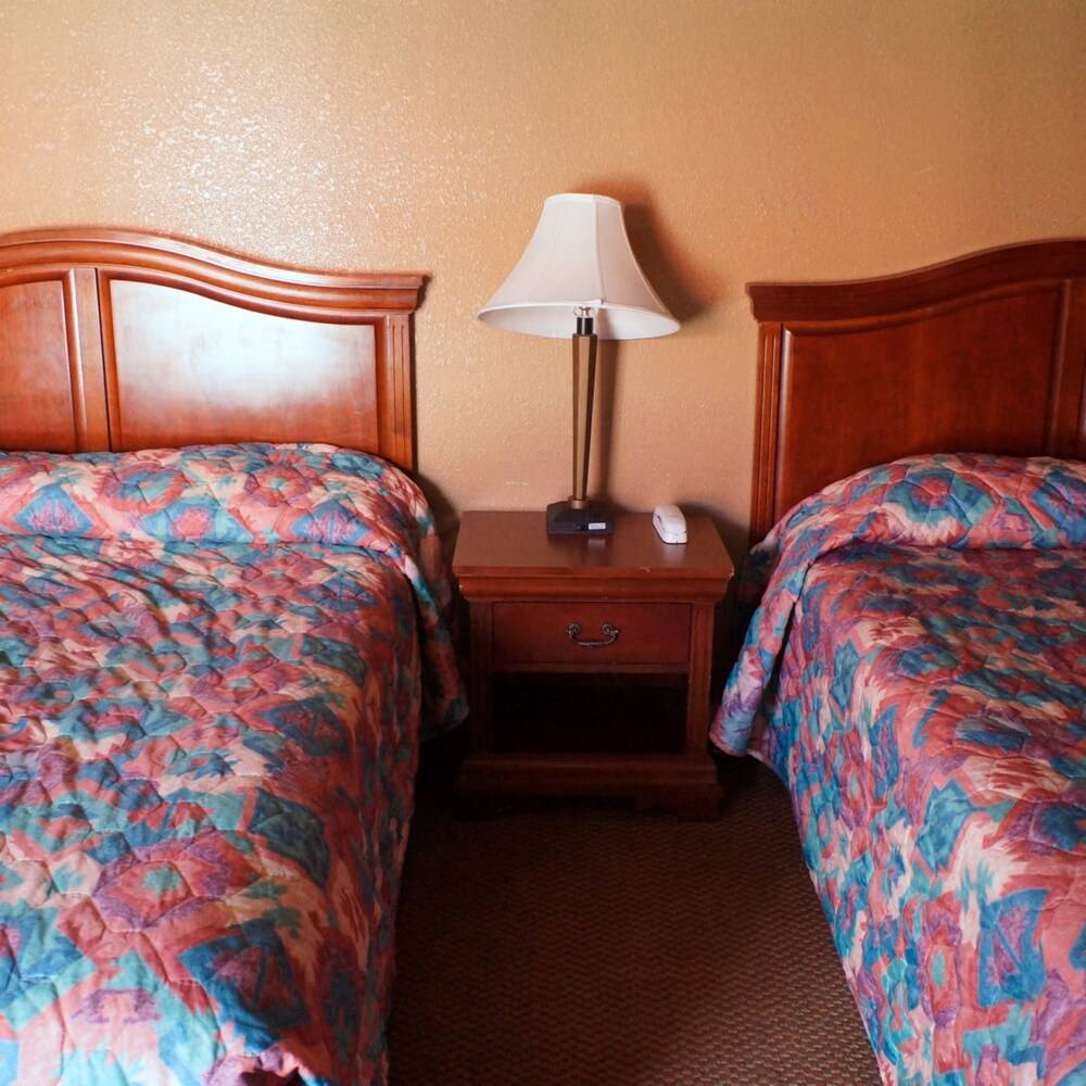 White Mountain Motel - photo 18