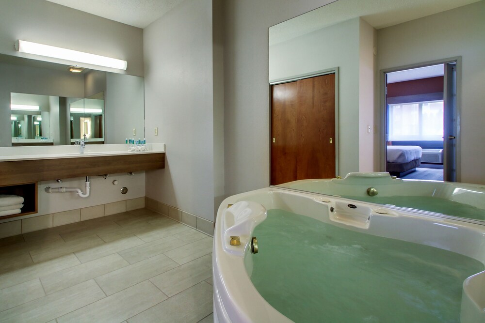 Holiday Inn Express Milwaukee North Brown Deer Mequon by IHG - photo 13