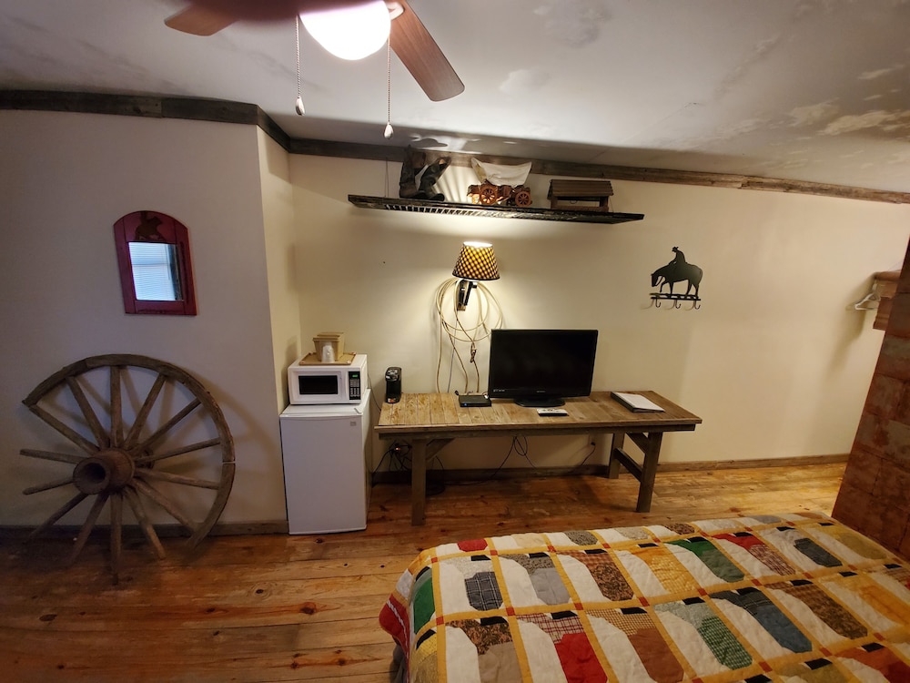 Jamesport Inn - photo 14