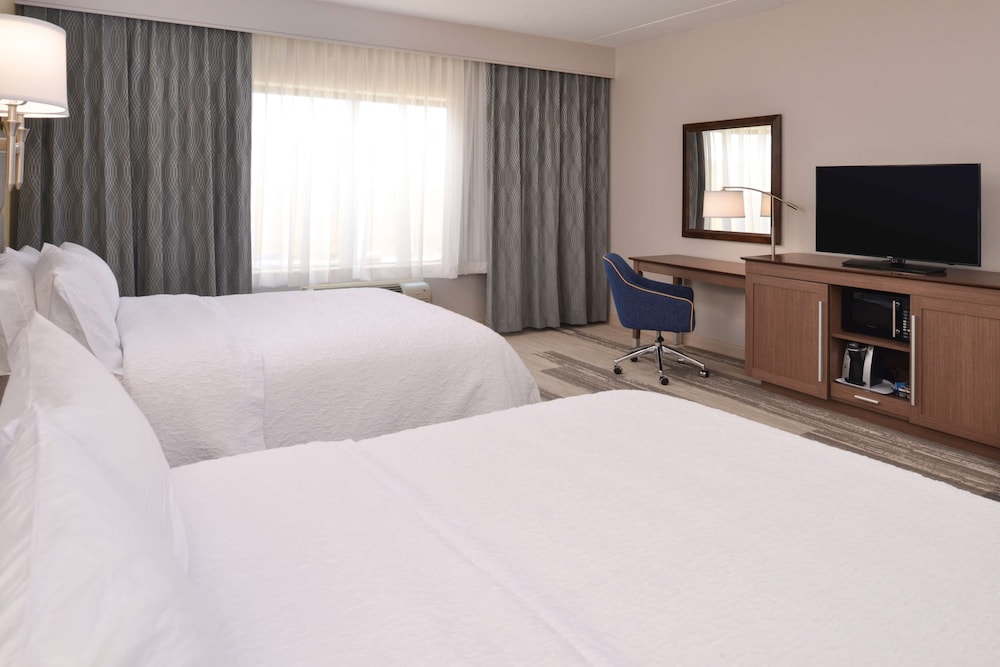 Hampton Inn & Suites Cincinnati Mason - photo 13