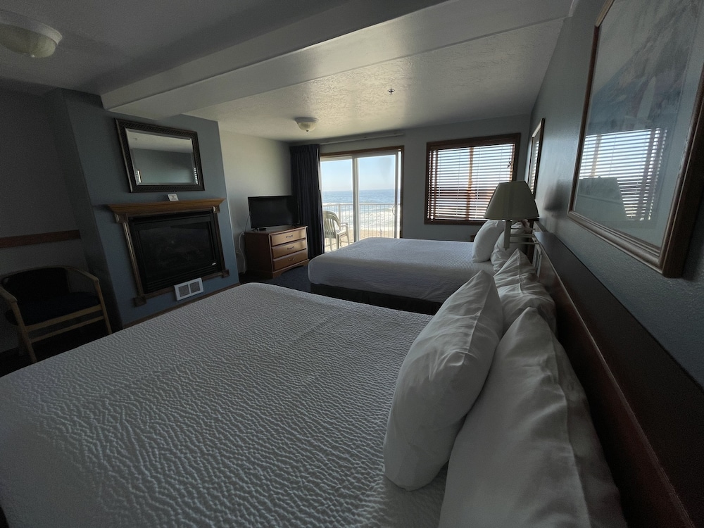 The Sandcastle Beachfront Hotel - photo 18