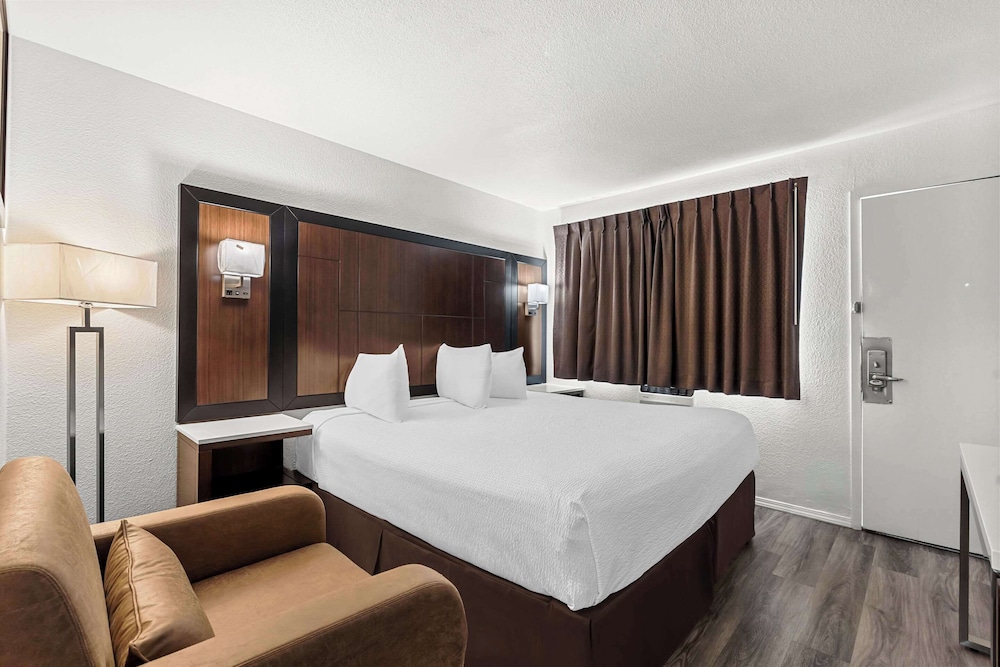 Econo Lodge Stockton near I 5 Fairgrounds - photo 23