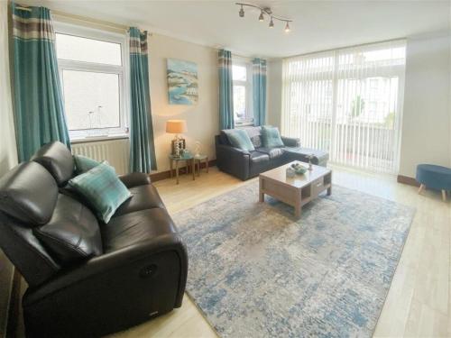 The Gateway a lovely Spacious Seaside Property close to the beaches centrally located in Porthcawl — 4-Star Luxury Hotel in Porthcawl, United Kingdom