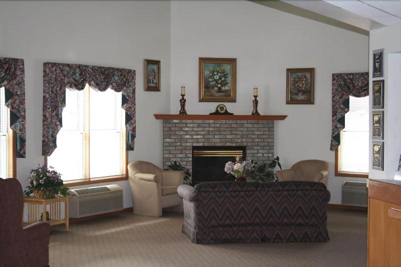 River Valley Inn & Suites - photo 8