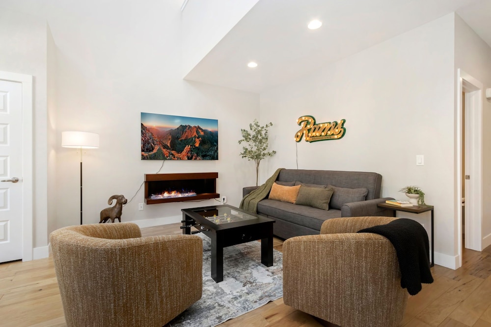 Rams Roost Rooftop Hot Tub Patio & Family Fun in Fort Collins, United States