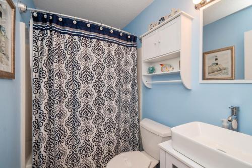 9th Street Sandy Feet by Oak Island Accommodations - photo 25