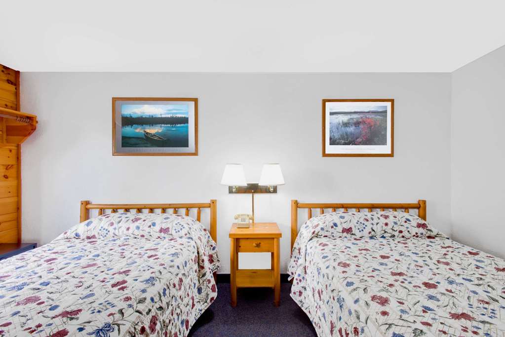 Super 8 by Wyndham Lake George Warrensburg Area - photo 13