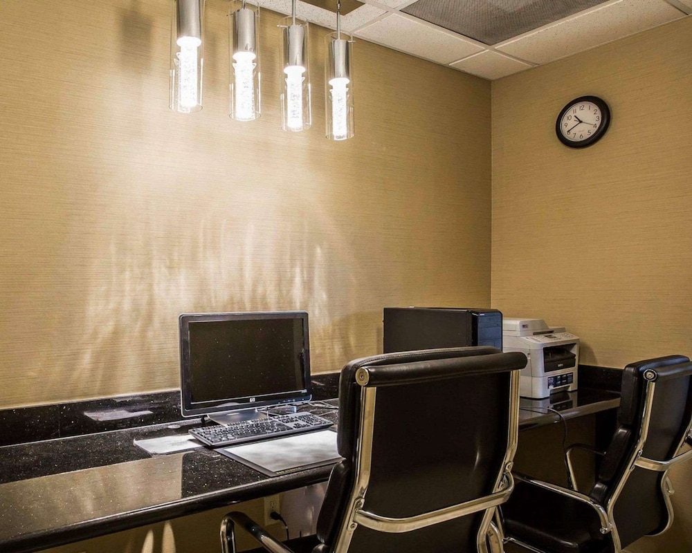 Comfort Suites Stafford Near Sugarland - photo 31