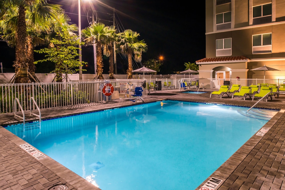 Holiday Inn Express & Suites St. Petersburg Madeira Beach by IHG - photo 36
