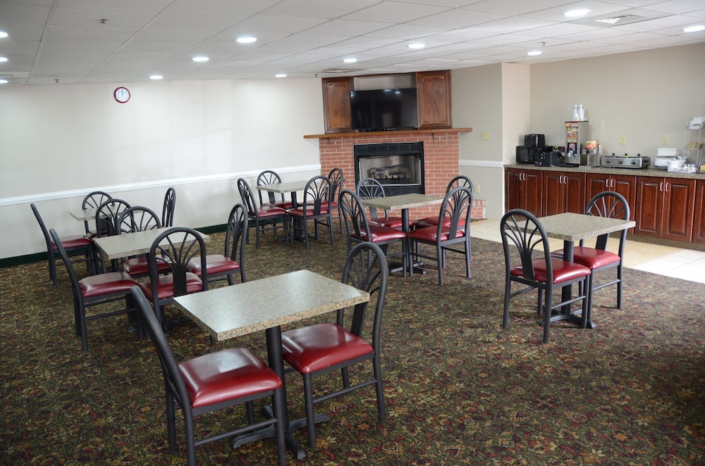 Super 8 by Wyndham Louisville Expo Center - photo 27