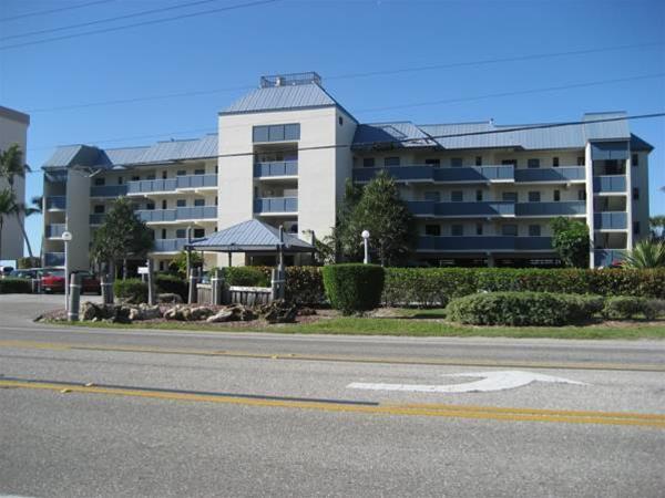 Mariner's Boathouse & Beach Resort - featured photo