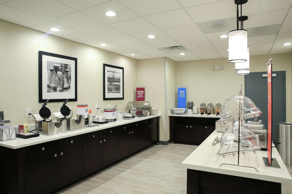 Hampton Inn & Suites Mount Laurel Moorestown - photo 18