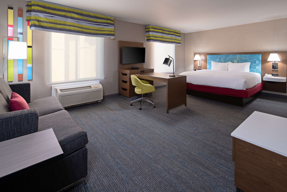 Hampton Inn Visalia - photo 8