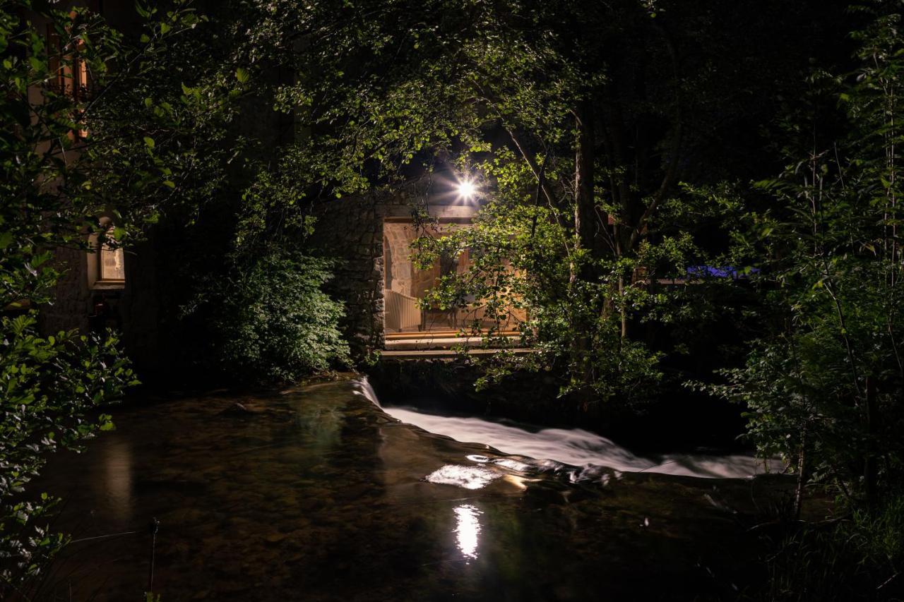 La Chapelle Moulin Traversee Par L’eau Jacuzzi Piscine Classe 5 Etoiles