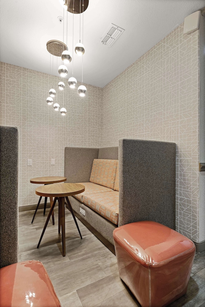 Hampton Inn Seguin - photo 63