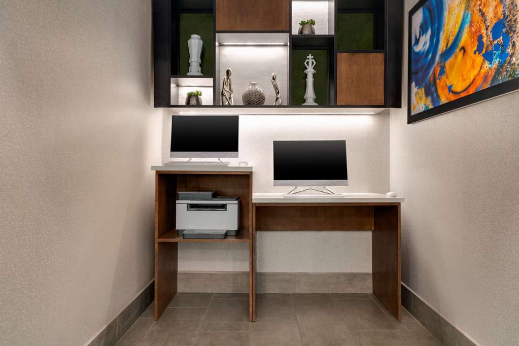 La Quinta Inn & Suites by Wyndham Stephenville - photo 21