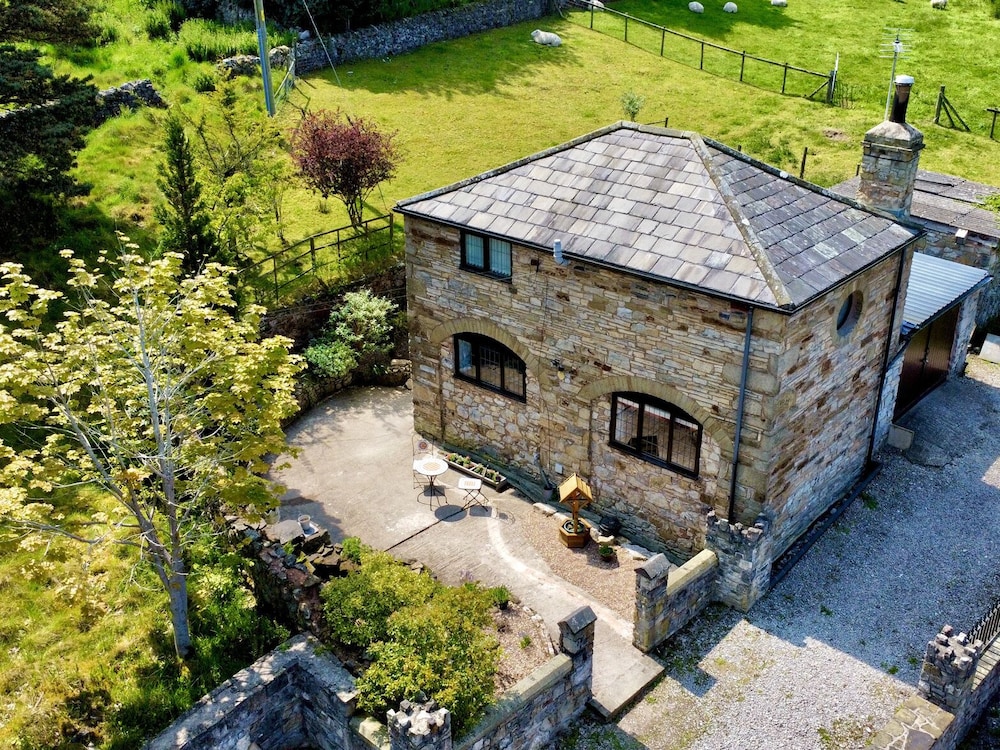 The Coach House — 4-Star Luxury Hotel in Holywell, United Kingdom