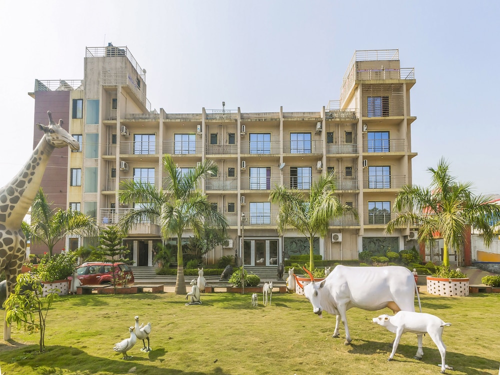 OYO 22375 Hotel Shree Sai Prasad in Karjat, India