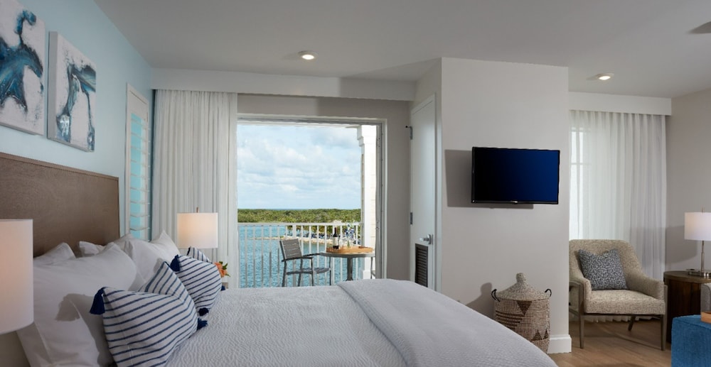 The Pointe Hotel - photo 8