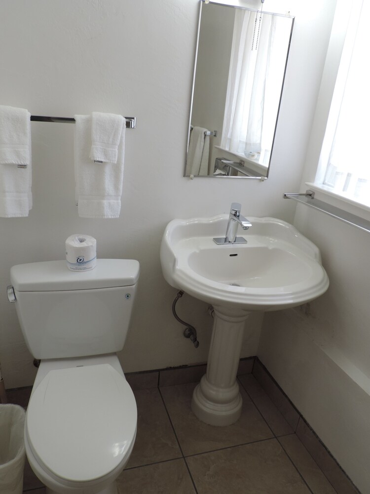 Cambria Palms Motel - photo 12