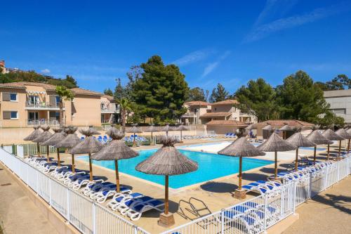 Plages de Sable Fin Piscine Hammam Tennis Lesclesdenicole — hotel in La Londe-Les-Maures