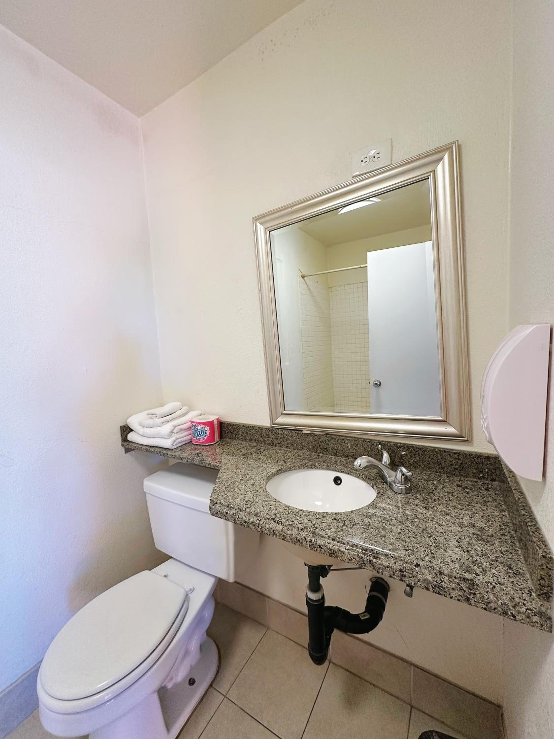 Royal Inn and Suites - photo 34