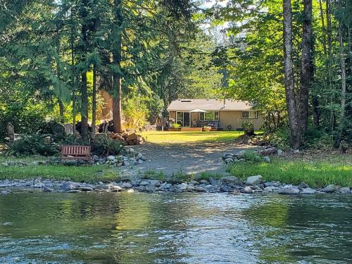 Tony's Riverside Oasis - last minute hotel in Sultan