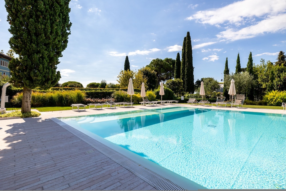 Corte Fasanella appartamento Lillà — 4-Star Luxury Hotel in Toscolano Maderno, Italy