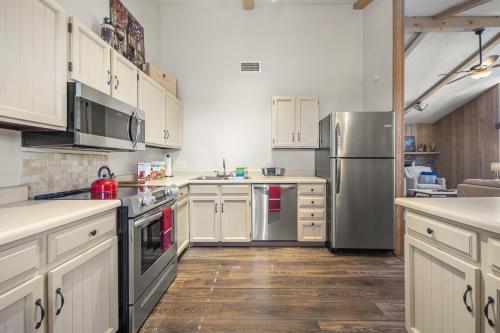 Country Club Flagstaff home with view of Golf Course — 4-Star Luxury Hotel in Flagstaff, United States