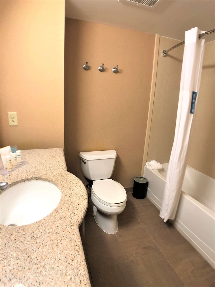 Hampton Inn & Suites Norfolk Airport - photo 21