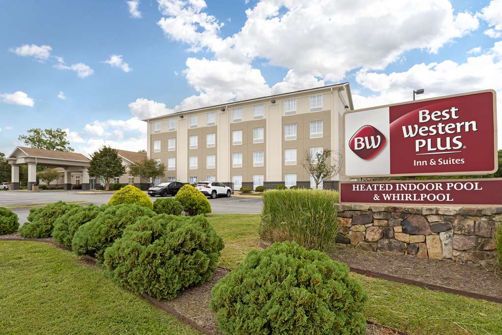 Best Western Plus Crossroads Inn & Suites - featured photo