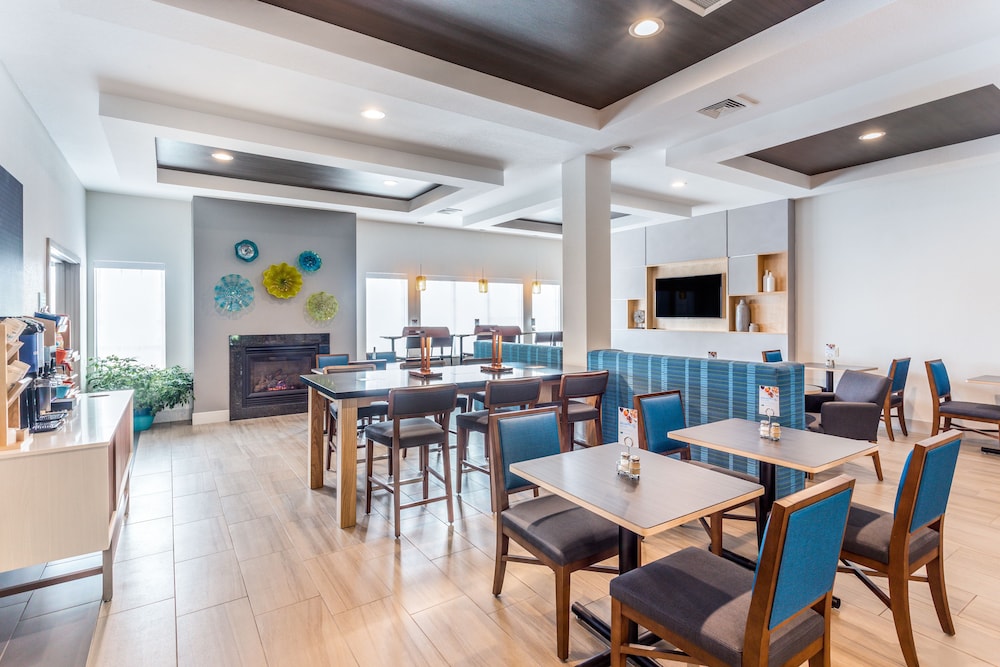 Holiday Inn Express & Suites Eau Claire North by IHG - photo 30