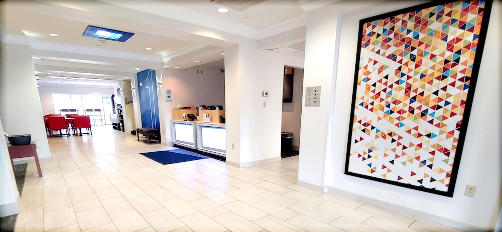 Holiday Inn Express & Suites Clear Spring - photo 4