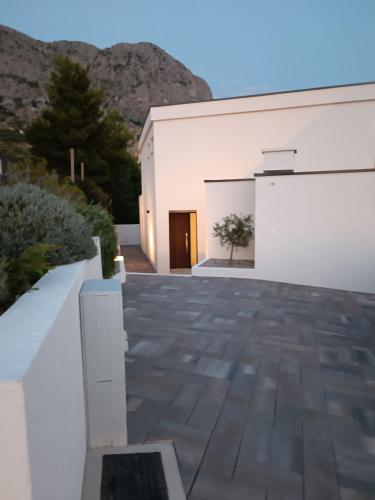 Design Villa SkyBlue mit Pool und Panorama Meerblick — 4-Star Luxury Hotel in Podgora, Croatia