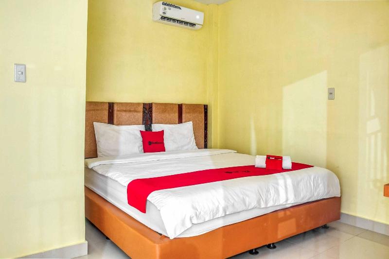 RedDoorz @ Jalan Kapten Muslim Medan - carbon neutral hotel in Medan