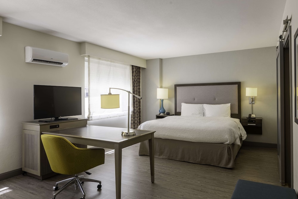 Hampton Inn & Suites Miami Wynwood Design District - photo 21