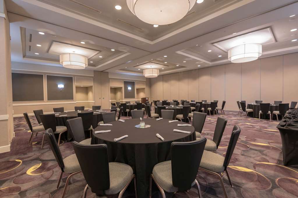 La Quinta Inn & Suites by Wyndham San Antonio Riverwalk - photo 44
