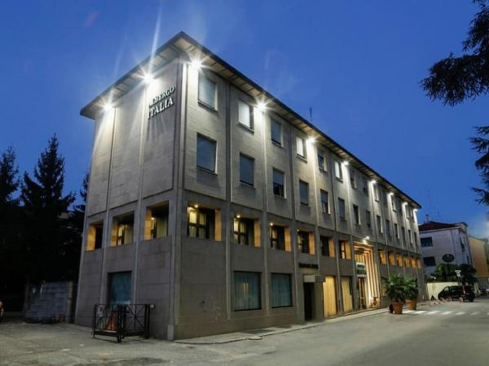 Albergo Italia — 4-Star Luxury Hotel in Novara, Italy