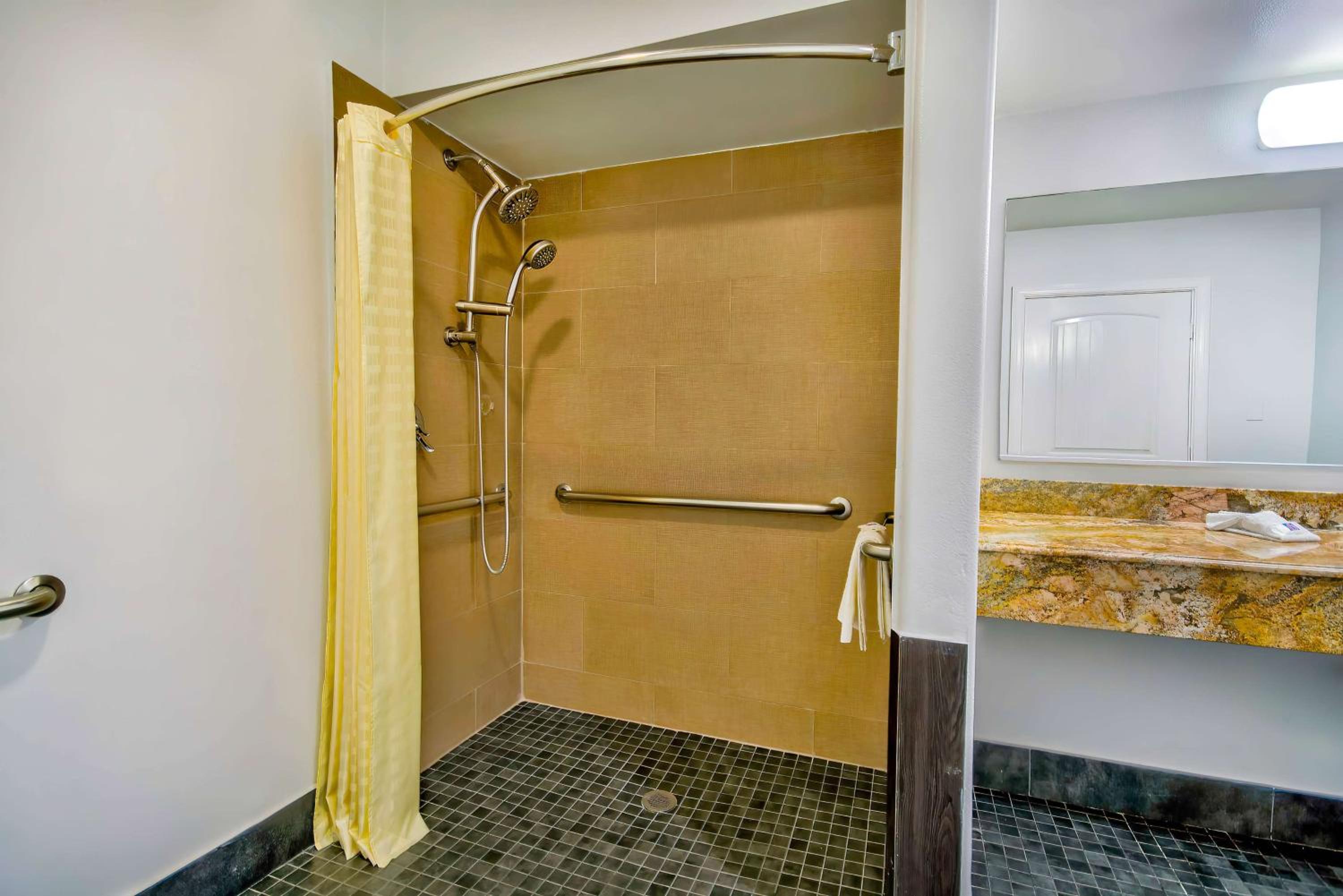 Motel 6 Gardena - photo 32