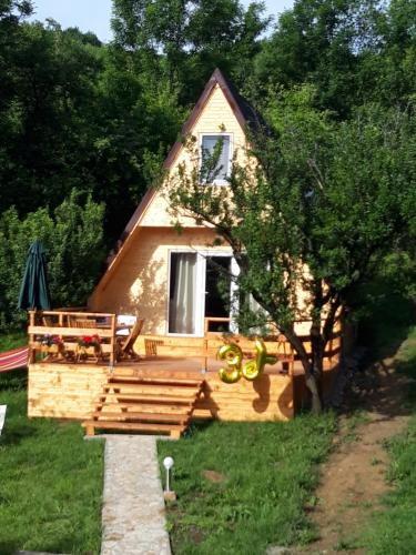 Cabana Din Livada Cu Ciubar — Pucioasa