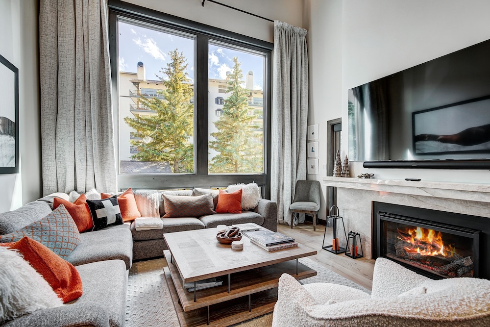Elegant 3 Bedroom Condo Lodge at Vail by RedAwning Save 20 on 7 Nights — 4-Star Luxury Hotel in Vail, United States