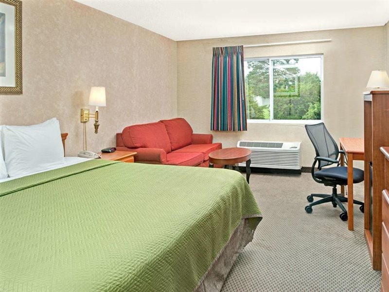 Travelodge by Wyndham Lincoln Airport I 80 - photo 3