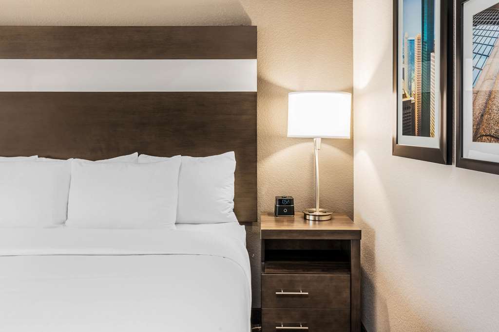 La Quinta Inn and Suites by Wyndham Houston Spring South - photo 15