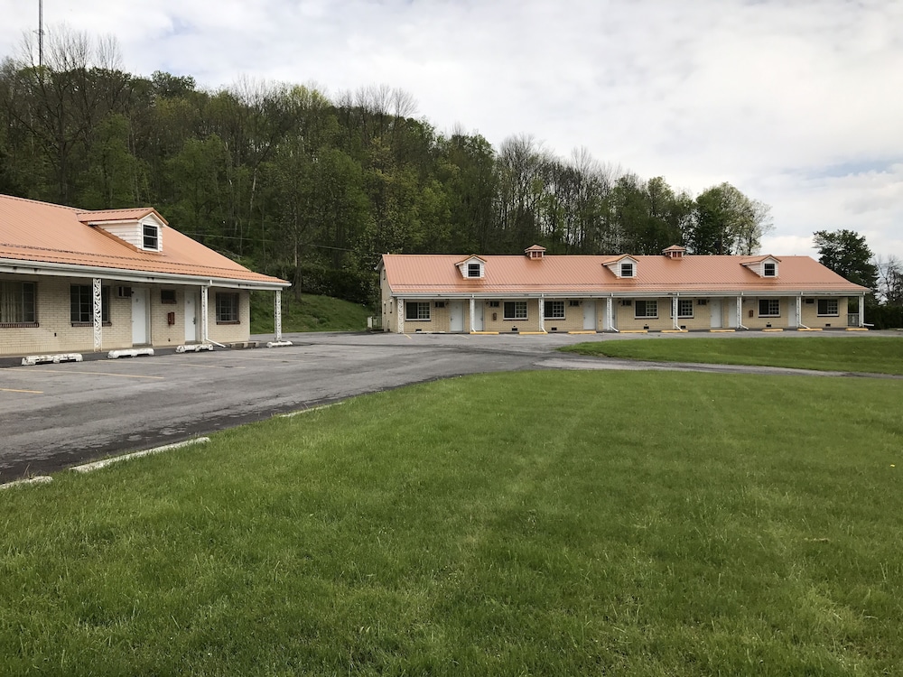 Relax Inn Altoona - photo 92