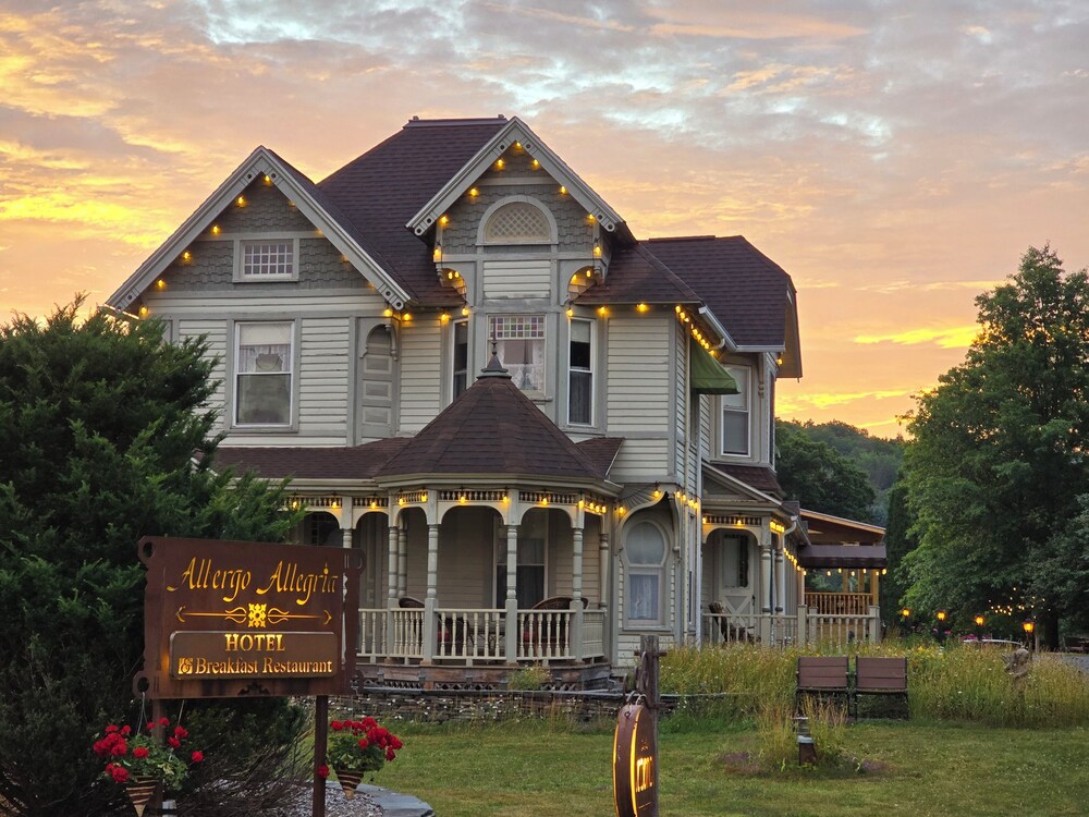 Albergo Allegria Hotel in Windham, United States